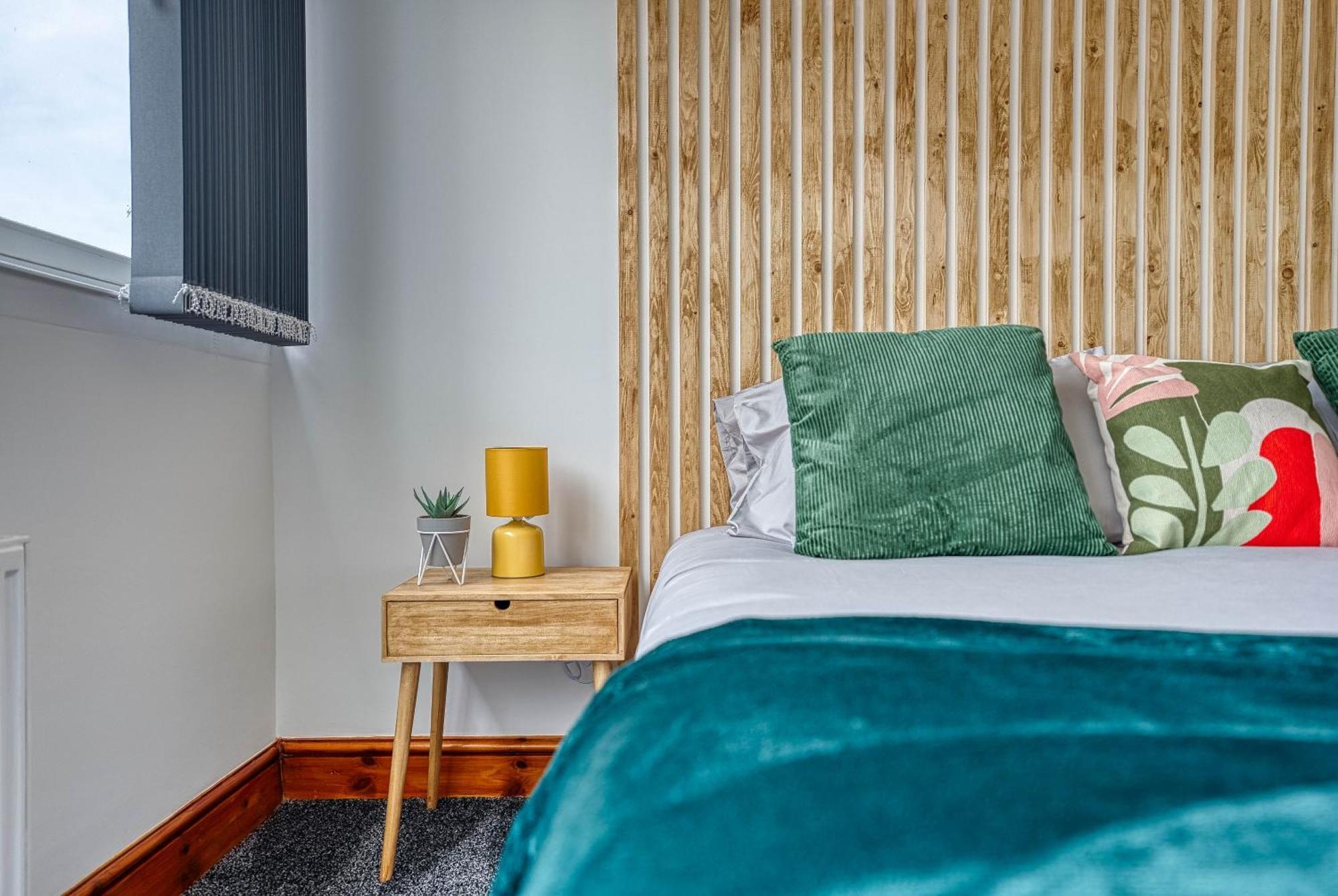Abbey Court - 2 Bedroom Apartment, Parking, Jlr, Cvt - Ltd Apartment